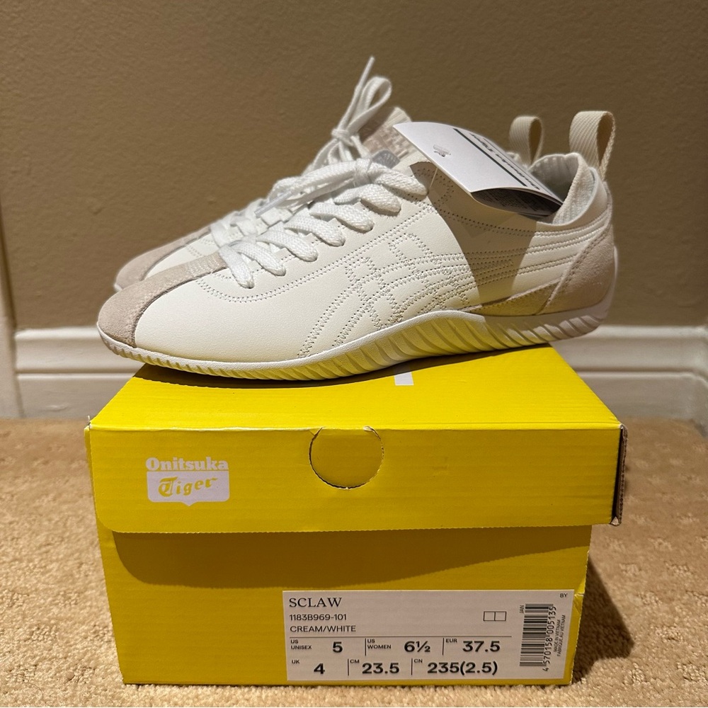 NWT Onitsuka Tiger SCLAW sneakers in cream/white colorway
